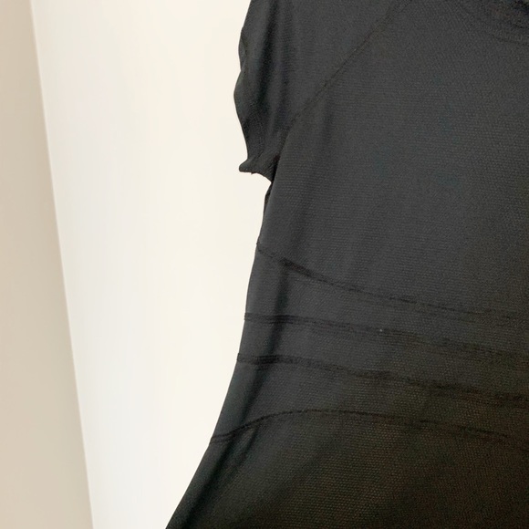 Lululemon Silverscent Black T-Shirt - Size 6 - Picture 2 of 6